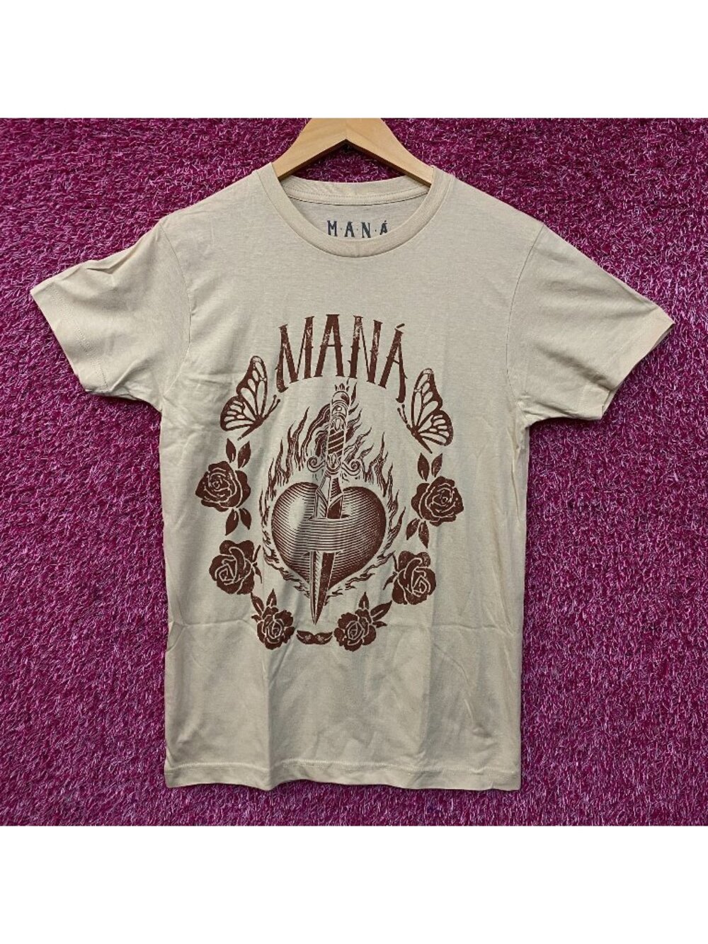 MANÁ Tour Heart GraphicT-Shirt Small